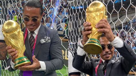 La FIFA investiga cómo hizo Salt Bae para besar la Copa del Mundo y molestar a Messi Perfil