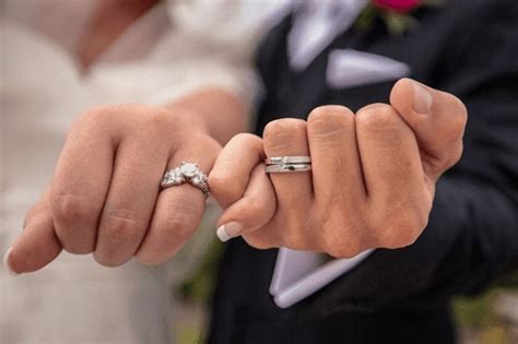 Https://favs.pics/wedding/is Playing With Your Wedding Ring Bad