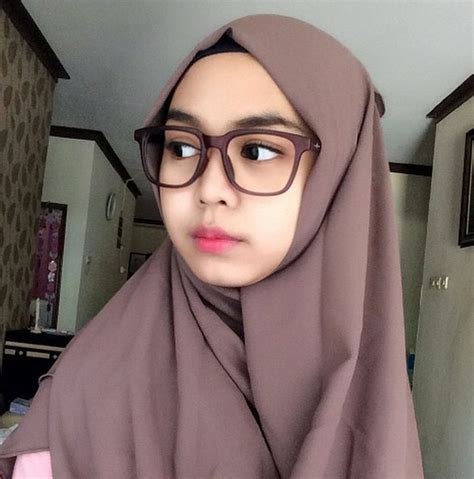 Ayah ria ricis meninggal dunia pagi tadi menjelang salat subuh. Biodata Ria Ricis Lengkap Artis Instagram Cantik