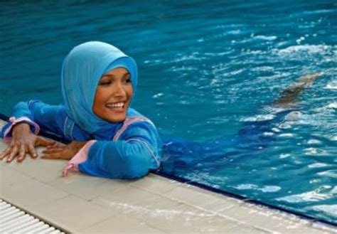 Burkini Un maître nageur crée la polémique après avoir demandé à une femme d enlever son