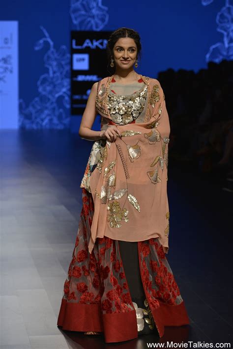 Divya Khosla Kumar Walks For Garo By Priyangsu And Sweta At Lakme Fashion Week Summerresort