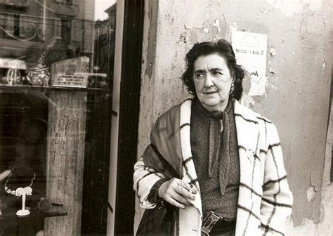 A natale non si fanno cattivi pensieri ma chi è solo lo vorrebbe saltare questo giorno. "Ricordi": la meravigliosa poesia di Alda Merini | RestaurArs