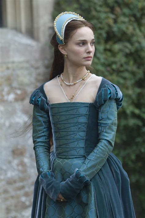 Natalie Portman As Anne Bolyn In Gown Of Velvet And Brocade In The