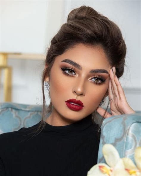 22 Stunning Vintage Makeup Looks To Add Charm To Any Event 2022