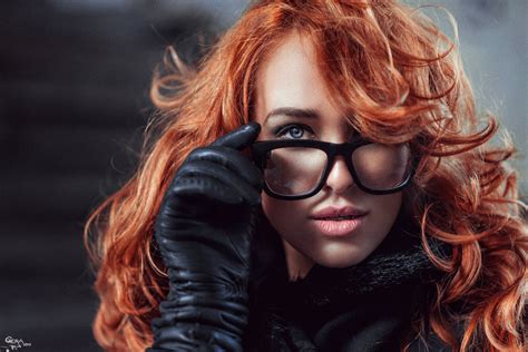 обои лицо женщины Рыжая модель портрет длинные волосы Женщины в очках солнечные очки