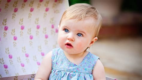 Cute Baby Girl With Beautiful Blue Eye Wallpaper Hd Wallpapers