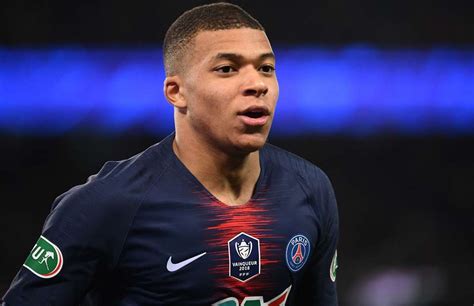 Page officielle de kylian mbappé. Kylian Mbappe and Julian Draxler both fumed at the referee ...