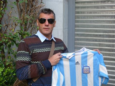 A pesar de que el exportero argentino habló en el programa de espn colombia, que es competencia del canal win sports + en el que trabaja el mencionado periodista, cadavid aprovechó el favoritismo que le dio el histórico exjugador a argentina para la próxima cita. El Polideportivo: Sergio Goycochea