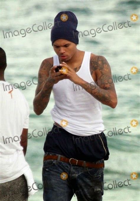 Celeb Saggers Chris Brown Sagging Low In Shorts Chris Brown Marvin