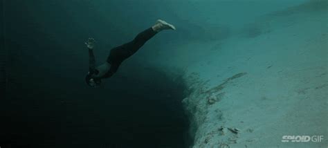 The Stunning Beauty Of Diving Into A Deep Dark Abyss Inside The Ocean Gizmodo Australia