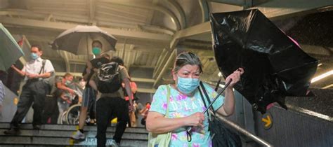 Massive rainstorm quickly engulfs hk airport 2013 rainstorm hits hong kong airport under black rainstorm warning signal. Black rainstorm warning issued | The Standard