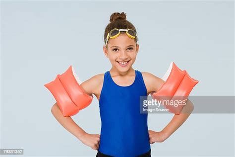 Solo Bambine Femmine Costume Da Bagno Foto E Immagini Stock Getty Images