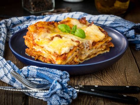 Simple Lasagna With Hearty Tomato Meat Sauce Recipe