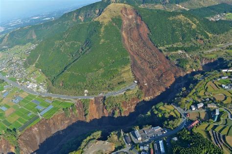 photo special magnitude 7 3 earthquake strikes kumamoto pref the mainichi