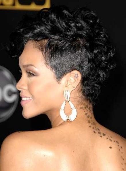 3 Rihanna Curly Hairstyles Popular Haircuts