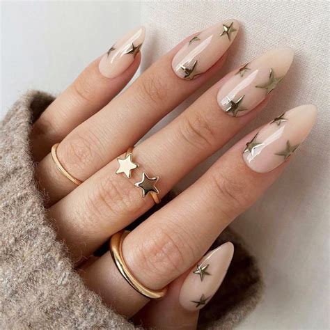 90 diseños de uñas blancas decoradas en tonos, mate, nacar y combinaciones como el dorado, plata, negro y rosa ideas 2020. Diseños de uñas en tendencia para darle la bienvenida al ...