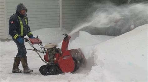 Accumulation De Neige Le Calme Après La Tempête Dans Nos Régions