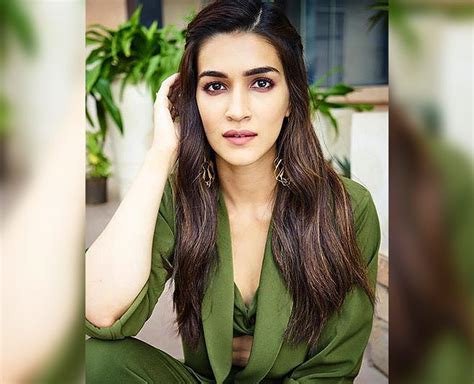 here is all what kriti sanon uses on her skin to keep it glowing and flawless herzindagi