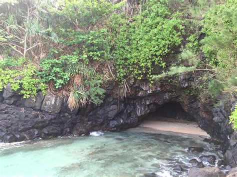 Secret Turtle Cave Located On North Shore Of Kauai Kauai Outdoor