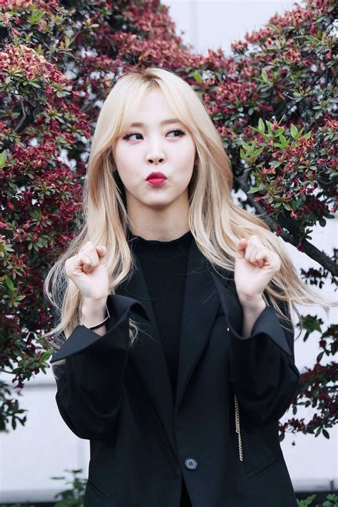 See more ideas about mamamoo moonbyul, moonbyul, mamamoo. Mamamoo Moonbyul | Mamamoo, Kızlar, Saç