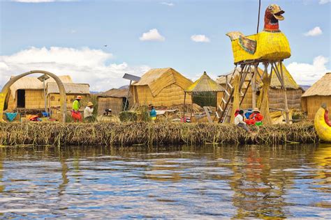 Visiting The Uros Islands Of Lake Titicaca Peru Le Wild Explorer