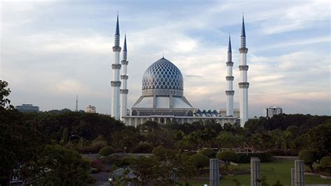 Dieser preis wurde durch den vergleich verschiedener airlines gefunden. Masjid Sultan Salahuddin Abdul Aziz Shah (Blue Mosque ...