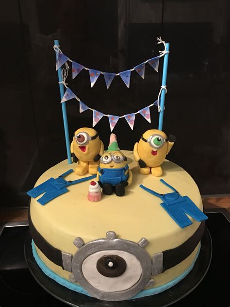 Wenn ja bitte das rezept mit link schicken, wenn es geht! Minion Torte | Motivtorten, Geburtstagsspiele, Gastgeschenke