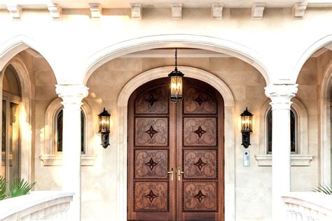Inviting Mediterranean Entrance Designs That Will Steal Your Gaze