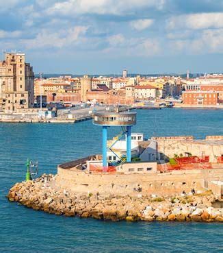 Port de livourne a été construit par le pape clément xiii dans 1761 pour vous connecter à la partie jusqu'à l'année 1943 pour la ville de civitavecchia, port de livourne est abrite une activité de port. Traversées ferry Livourne Bastia - Corsica Ferries