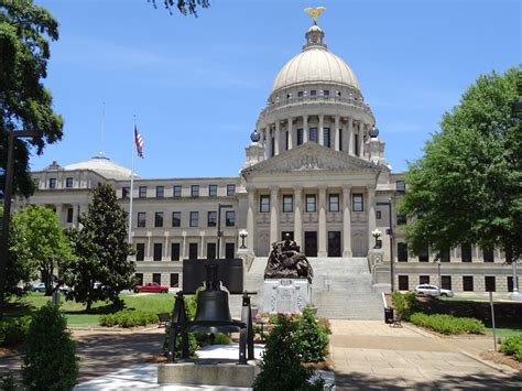 Mississippi Capitol In Jackson Mississippi Travel Cool Places To