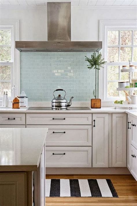 When placed behind the stove, these decorative tiles create a focal point. +43 Most Popular Ways To Behind Stove Backsplash Ideas Diy ...