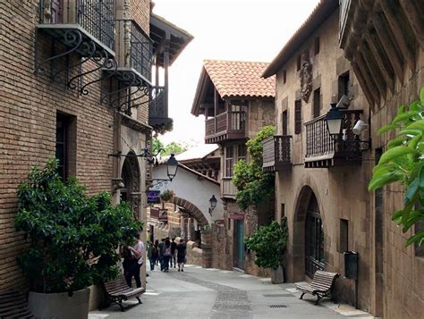 ¡El Poble Espanyol se convierte en un poblado medieval!