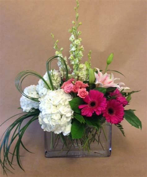 Summers Bounty In 2020 Mothers Day Flower Delivery Desk Flowers