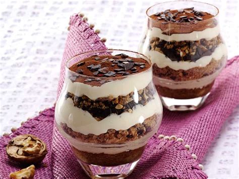 Come divertirsi con la pasta sfoglia pronta.ecco 3 idee per ricette dolci facilissime,golose, veloci e con pochi ingredienti.scopri ricette procedimento qui. Tiramisù al baileys con noci e cioccolato | Ricetta | Idee ...