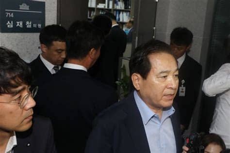 목포시의회 문차복 의원, 비밀투표 원칙 어긴 '의장단선거 무효' 주장. 검찰이 자유한국당 5선 의원 심재철 의원실 압수수색에 나선 ...