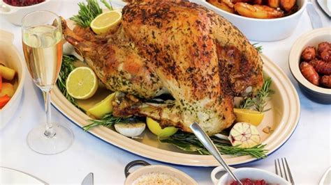 Top gordon ramsay turkey recipes and other great tasting recipes with a healthy slant from sparkrecipes.com. Gordon Ramsay Turkey Stuffing / Cooking | Chef Gordon ...