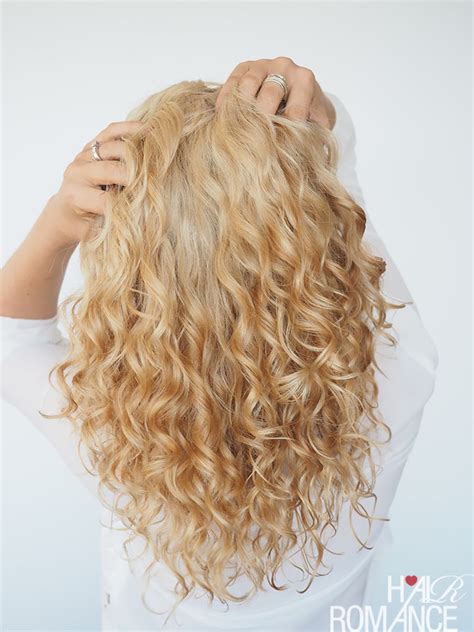 With the number of hair styling gels available on the market to date, you will have a torrid time looking for the one that fits your hair. How to style curly hair with gel - Hair Romance