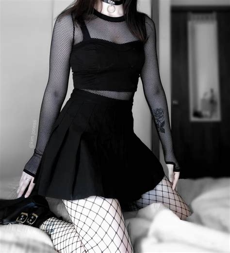 Absolutely Love This Goth Fishnets Look Works Best With This Choker Too Ropa