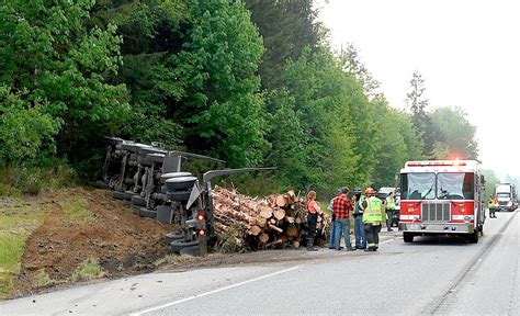 Log Truck Avoids Collision Spills Load On Highway 101 Peninsula