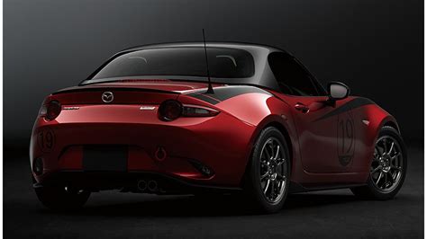 Sporty curves elicit a sense of excitement and freedom in the hatch. Mazda 3 Hatchback Custom - Ultimate Mazda
