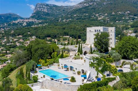 Open floor plans are a signature characteristic of this style. The Top 33 modern-day castles you can buy in 2021 | by ...