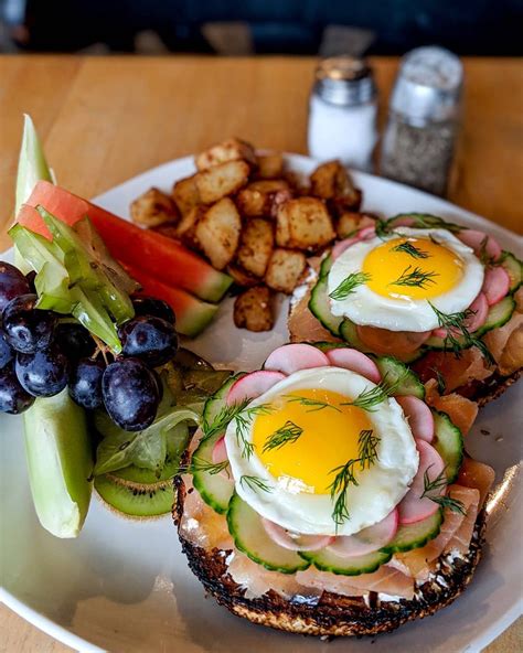 Best Breakfast & Brunch Spots In Montreal | Breakfast diner, Breakfast ...