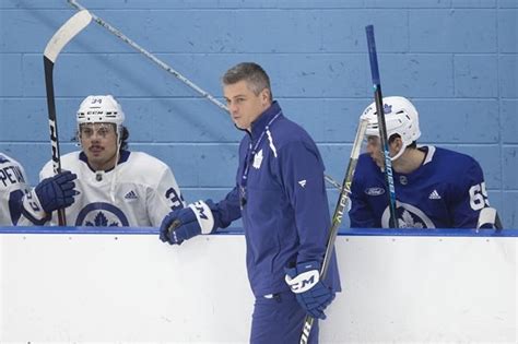 Maple Leafs Head Coach Sheldon Keefe Bingeing His Own Team During Nhl Pause Infonews