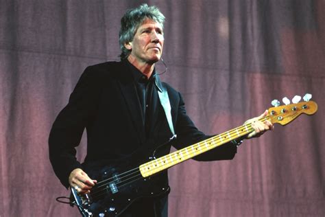 Centre videotron, québec, qc roger waters: Roger Waters Performs Side 1 of Pink Floyd's 'Animals' in ...