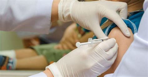 Sanidad Comienza A Poner La Nueva Vacuna Contra La Meningitis A Niños