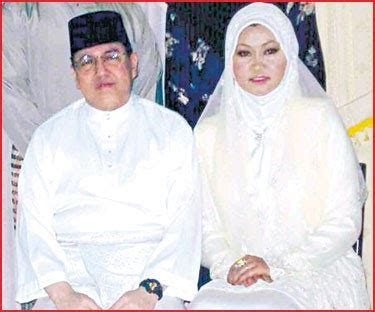 Istiadat berandam surai paduka cicinda of dymm sultan pahang. GeekyJard.com: Sultan Kelantan Tuanku Ismail Petra Tuanku ...