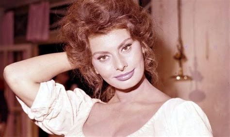 Sophia loren, photographed by her son edoardo ponti, in her house in geneva in 2020. Beautiful Pics of Sophia Loren on the Set "Madame Sans ...