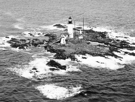 16 Tales That Make These Historic Lighthouses Unexpectedly Interesting
