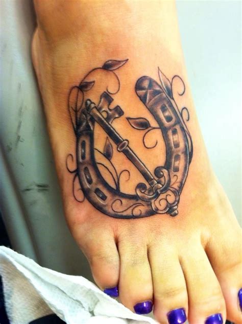 Love It Horse Shoe Tattoo Foot Tattoos Cowgirl Tattoos
