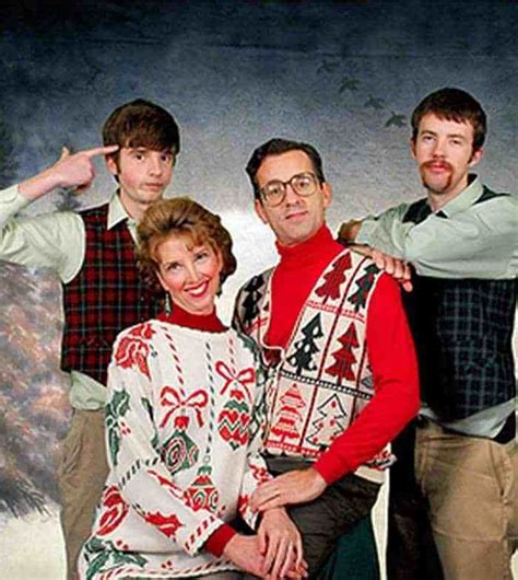 Affordable customization · satisfaction guaranteed 34 Nicest Christmas Family Photos You Must Try At This CHRISTMAS | Awkward family photos ...